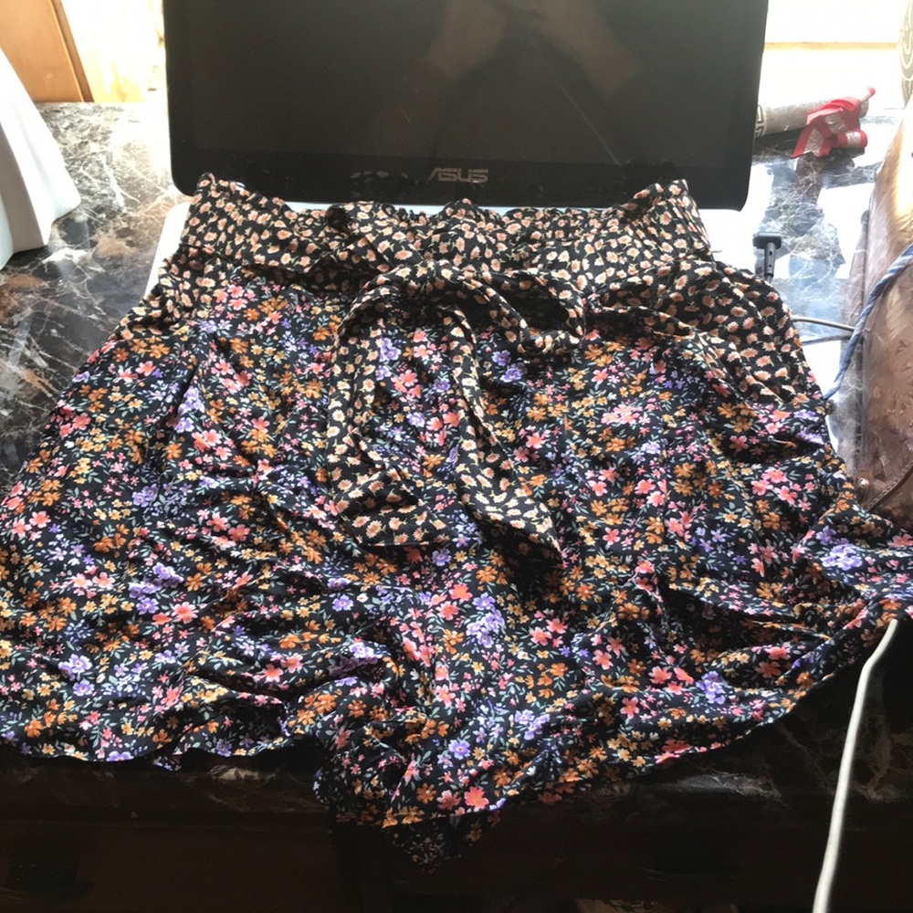 American Eagle Tie Front Shorts